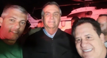 Horas após alta de hospital, Bolsonaro chega a Goiás para jogo de futebol